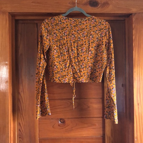 Crop Top with Bell Sleeves - Picture 4 of 5